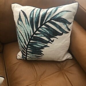 EUC Allen & Roth 100% Cotton 18”’x 18” Palm Leaf Decorative Pillows - Set of 2
